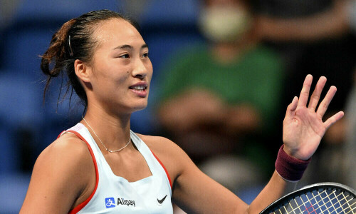 Zheng overpowers Osaka on grass with salvo of aces