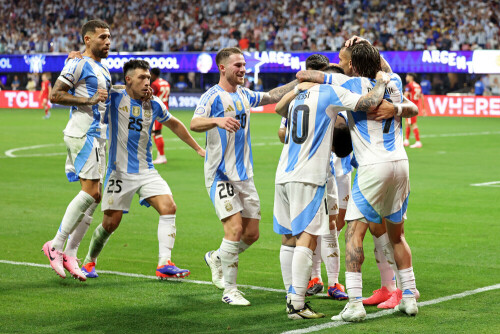 Argentina begin Copa title defence with 2-0 win over Canada
