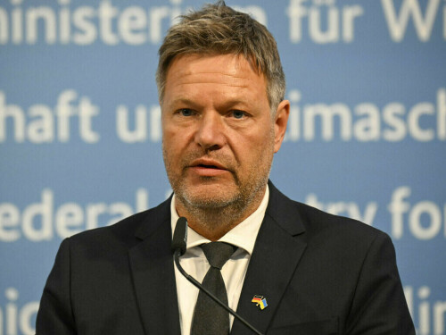 German minister says China indispensable on climate, welcomes trade talks