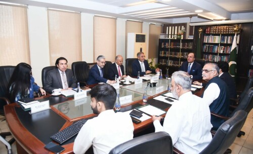 Aurangzeb assures ‘favourable outcomes’ for public, business in final budget Aurangzeb assures ‘favourable outcomes’ for public, business in final budget