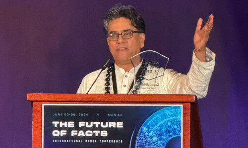 Pakistan&rsquo;s Kamal Siddiqi among 7 journalists to receive prestigious award in Manila