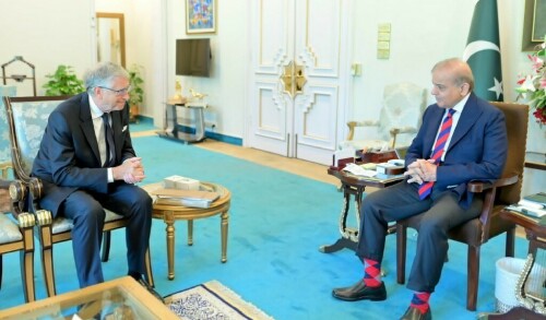 In meeting with Bill Gates, PM vows to eradicate polio from country