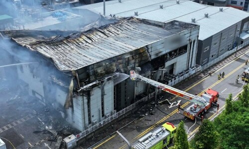 Investigators comb wreckage after Seoul lithium battery fire kills 23