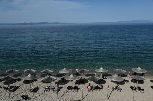 Sunbed wars: Greece tries to rein in beach chaos
