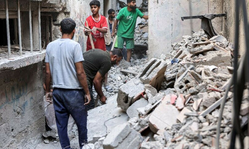 Hamas says Israeli strike kills 10 relatives of group&rsquo;s chief