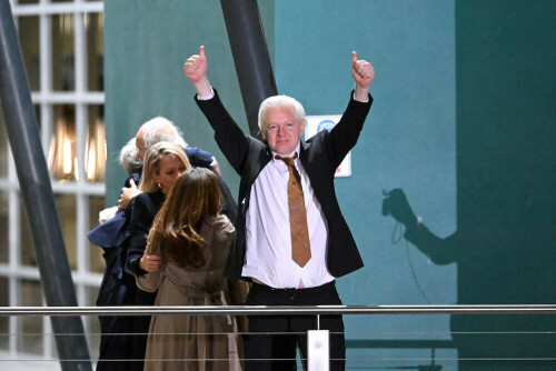 Australian leaders celebrate Julian Assange&rsquo;s freedom but opposition says he is &lsquo;no martyr&rsquo;