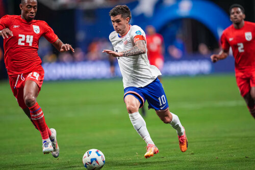 Panama score late goal to stun 10-man US at Copa America