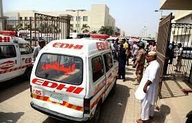 7 dead as coaster collides with trailer on Karachi&rsquo;s Mauripur Road