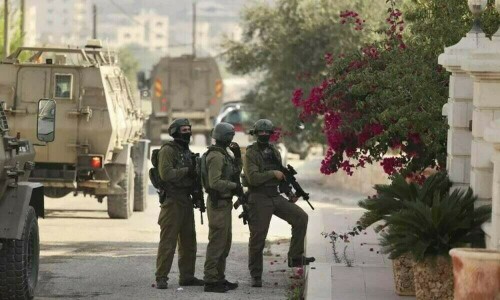 Palestinian fighters fire rockets into Israel, tanks advance in Gaza