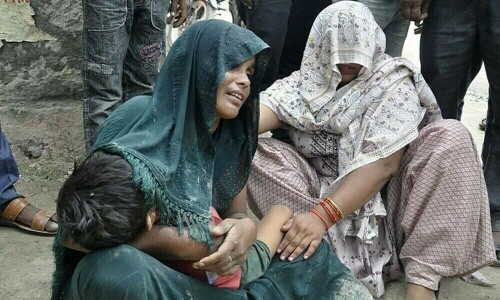 بھارت: مذہبی اجتماع میں بھگدڑ ، 121افراد ہلاک