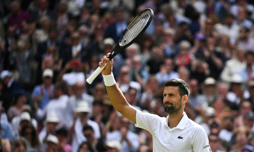 Djokovic into Wimbledon third round after rookie scare