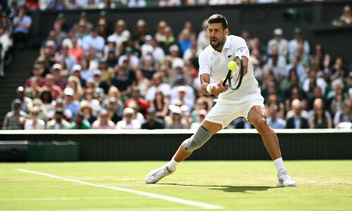 Djokovic eyes sweet 16 at Wimbledon as Swiatek takes on &lsquo;gangster&rsquo;