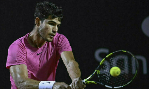 Alcaraz faces piano man at Wimbledon as Raducanu sparks home hopes