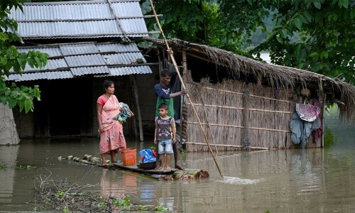 Flooding in northern Bangladesh displaces 40,000 people, shuts schools