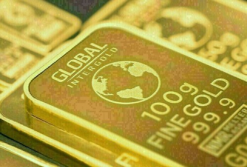 Gold eases, but set for weekly gain on Fed rate cut bets