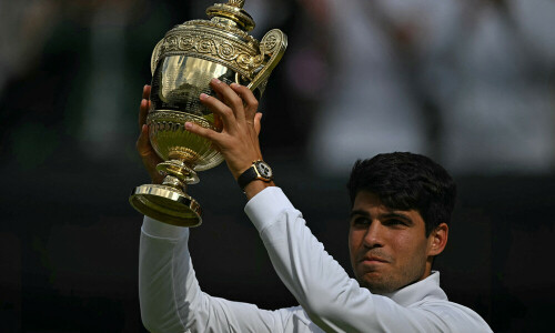 Dominant Alcaraz blows away Djokovic to retain Wimbledon title