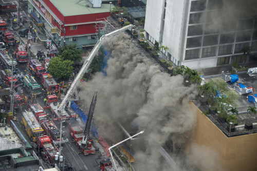 China shopping centre fire kills 16