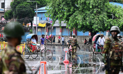 Bangladesh student group suspends protests over death toll