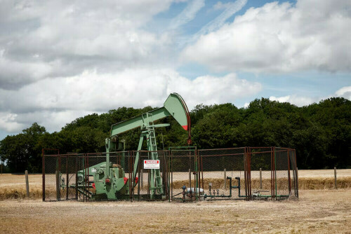 Oil extends losses on ceasefire talks, demand concerns