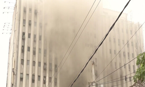 No loss of life as fire doused at Karachi&rsquo;s Kashif Center