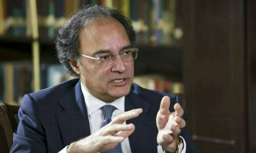 China’s central bank governor meets Pakistan finance minister in Beijing China’s central bank governor meets Pakistan finance minister in Beijing