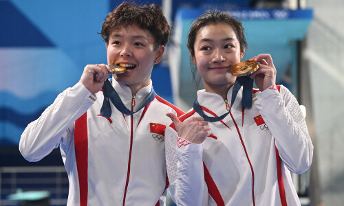 Chang, Chen bag Olympic diving gold for China