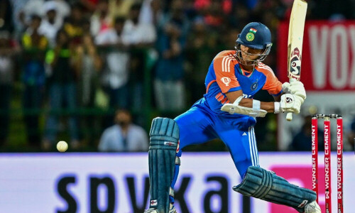 India clinch series in rain-hit T20 after Sri Lanka collapse