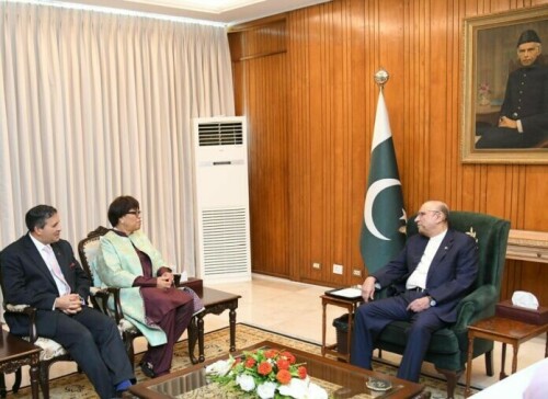 President Zardari calls for stronger cooperation with Commonwealth