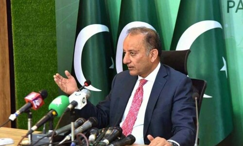 سستے روسی تیل پر نجی شعبے نے بھاری منافع کمایا، مصدق ملک کا دعویٰ