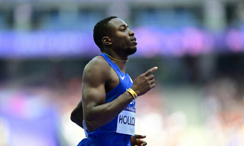 Holloway cruises into Olympic 110m hurdles semis, Parchment labours