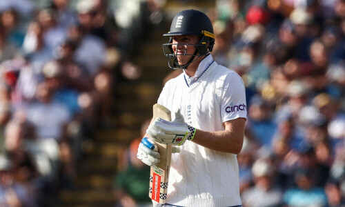 England&rsquo;s Crawley to miss Sri Lanka series with broken finger