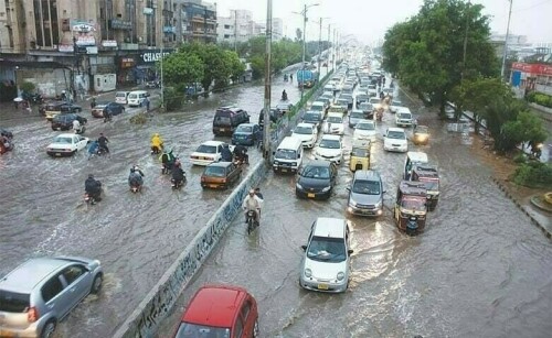 Karachi police issues precautionary measures as light rain disrupts flow of traffic
