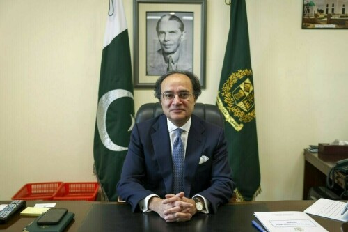 US firm presents Aurangzeb proposal to streamline regulatory system in Pakistan