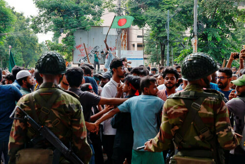 بنگلہ دیشی فوج کے احتجاج روکنے سے انکار نے حکومت کے خاتمے پر مہر لگادی