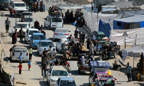 Gazans flee as Israel army pushes into Khan Yunis