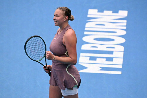 Amanda Anisimova defeats Navarro to reach WTA Toronto final