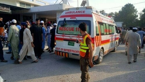 Two police personnel among five injured in Peshawar blast