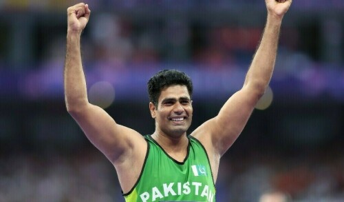 کھیل پر توجہ دیں