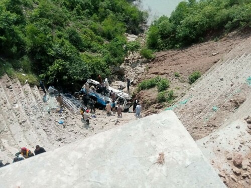 At least 25 killed as bus falls into ravine in Azad Kashmir