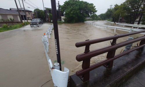 Powerful Typhoon Shanshan slams into southern Japan