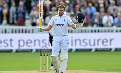 Root&rsquo;s record-equalling century revives England against Sri Lanka
