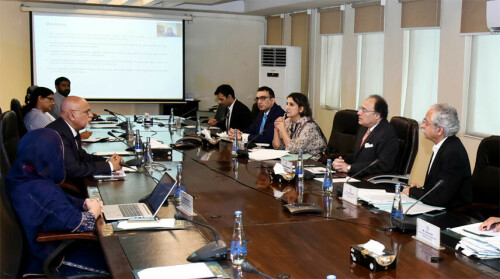 Govt to introduce new incentives for foreign investors, Aurangzeb says