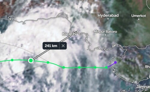 Cyclone Asna moves away from Karachi, PMD predicts heavy rains