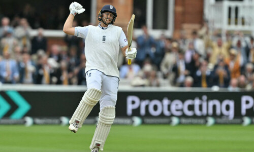 Root sets new England record of 34 Test hundreds