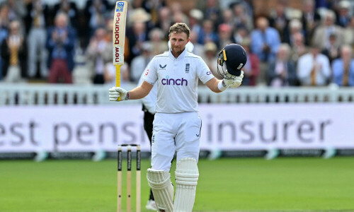 Record-breaker Root leaves Sri Lanka with huge task in second Test