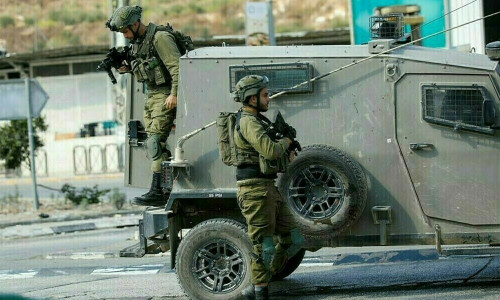 Israel presses West Bank raids that Palestinians say killed 27