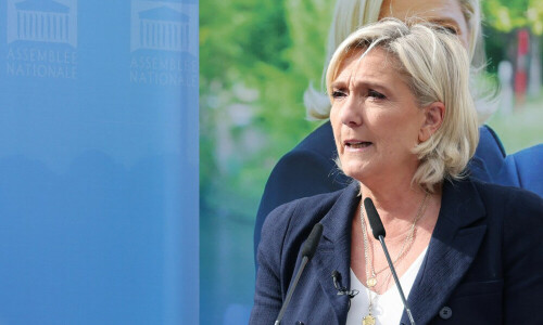 France&rsquo;s Le Pen urges Macron to hold referendum to break deadlock