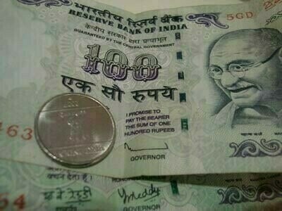 Indian rupee may dip on risk aversion; Fed uncertainty persists