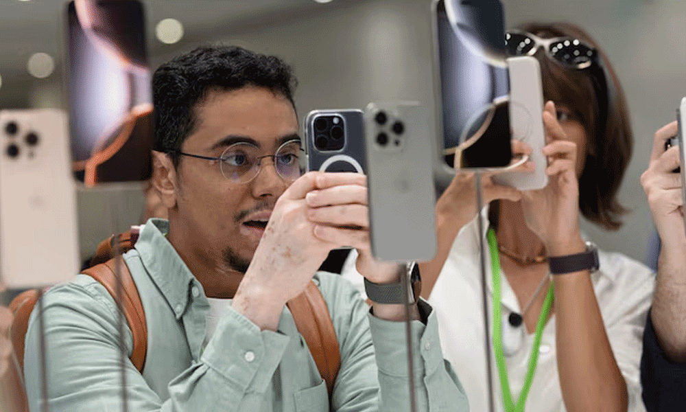 Apple&rsquo;s AI gap in new iPhones disappoints China users as Huawei threat looms