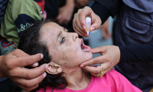 Polio vaccine push moves to northern Gaza amid disruptions: WHO